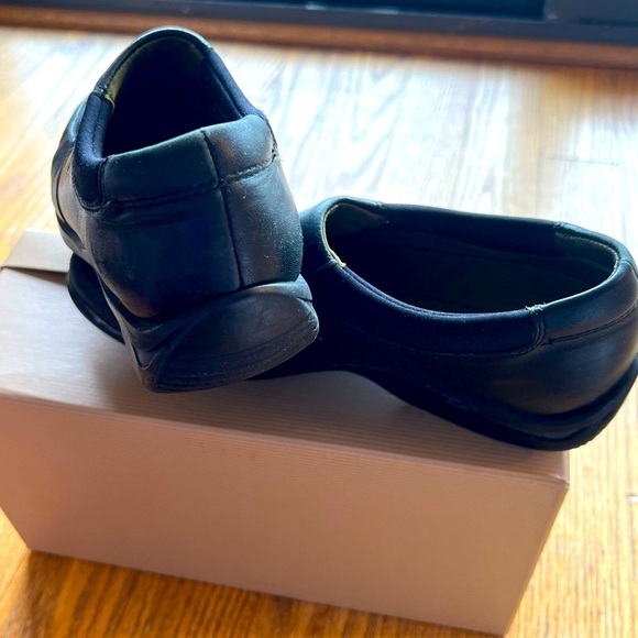 Rockport Black Leather Flats Sleek Minimalist Design - Picture 9 of 10